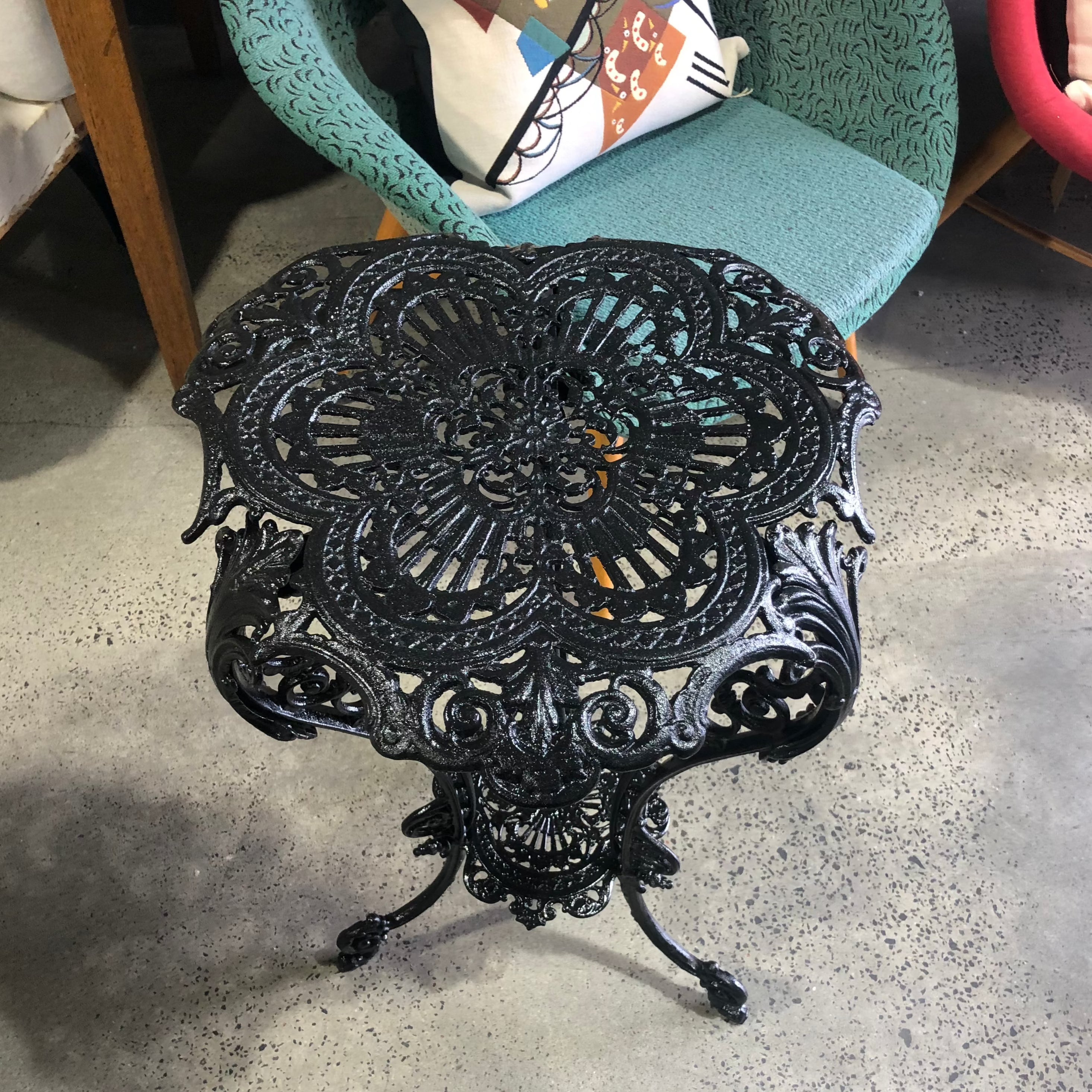 Cast Iron 2 Tier Plant Stand- Black