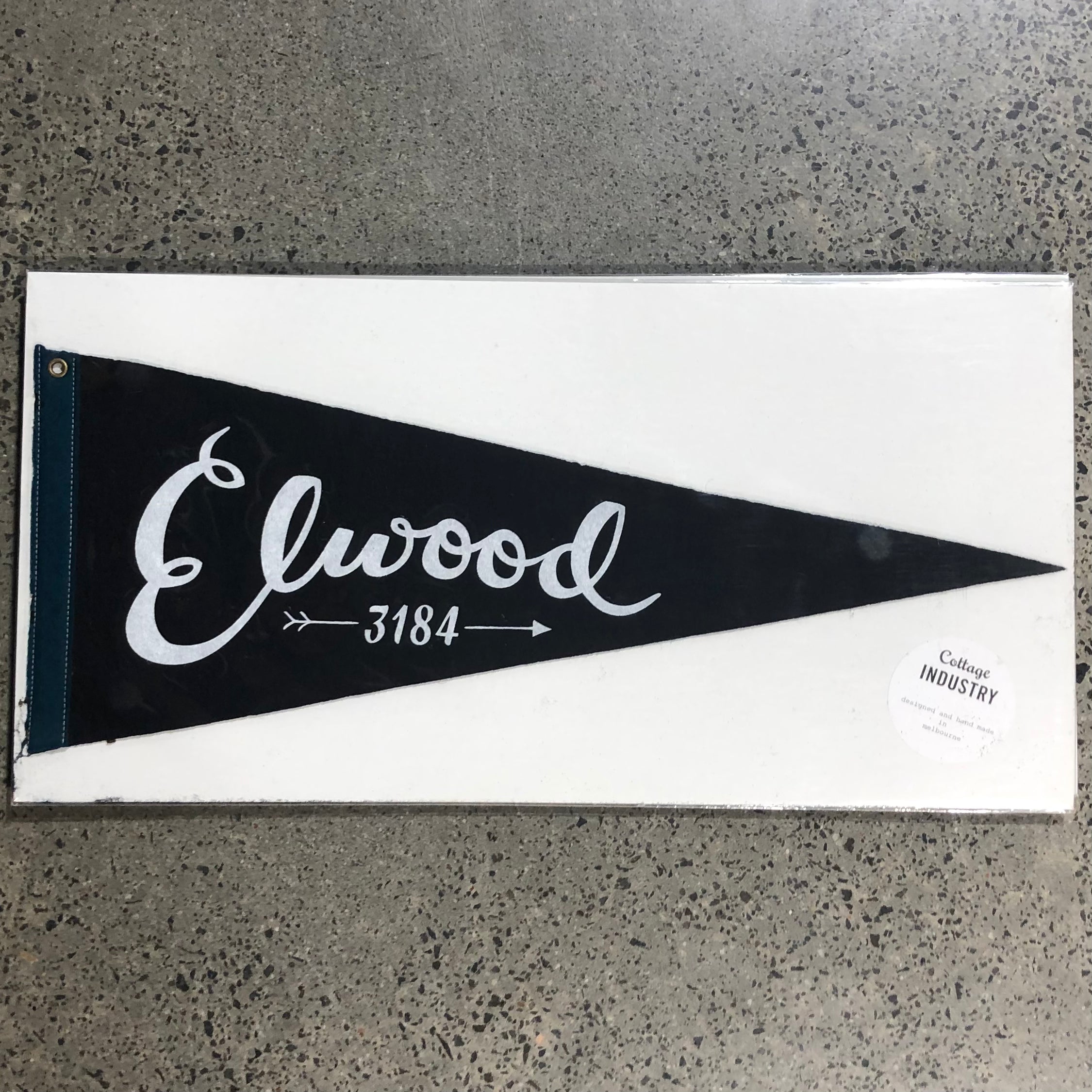 Pennant Elwood in Black and Teal